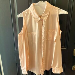 Crown & Ivy long sleeve cut out shoulder blouse